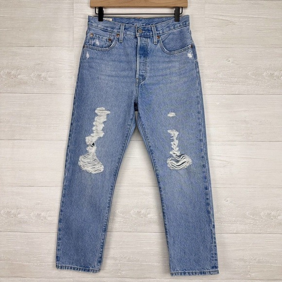 Levi's 501 Cropped Light‎ Wash Jeans Womens 27 Straight Leg Distressed High Rise - Picture 2 of 16